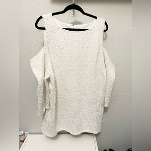 JENNIFER LOPEZ COLD SHOULDER KNIT TOP